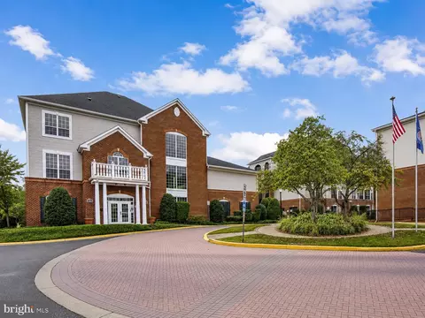 4850 Eisenhower Ave #304, Alexandria, VA 22304
