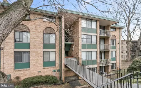 501 N Armistead St #T3, Alexandria, VA 22312