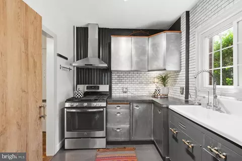 3712 Valley Dr, Alexandria, VA 22302