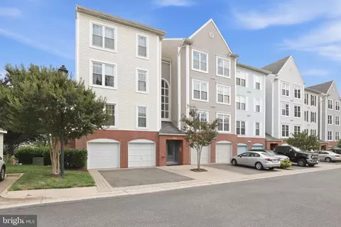 277 S Pickett St #302, Alexandria, VA 22304