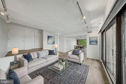 112 Roberts Ln #300, Alexandria, VA 22314