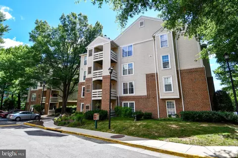 240 S Reynolds St #309, Alexandria, VA 22304