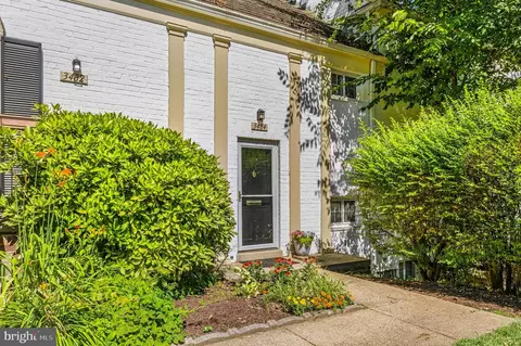 3484 Martha Custis Dr, Alexandria, VA 22302