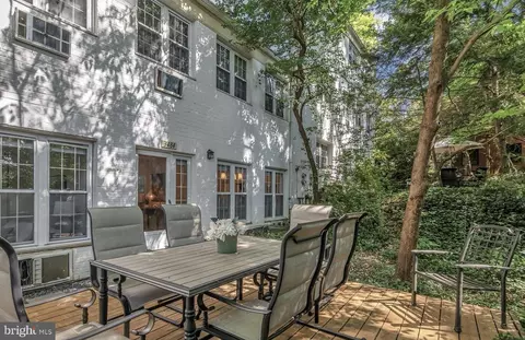 3484 Martha Custis Dr, Alexandria, VA 22302