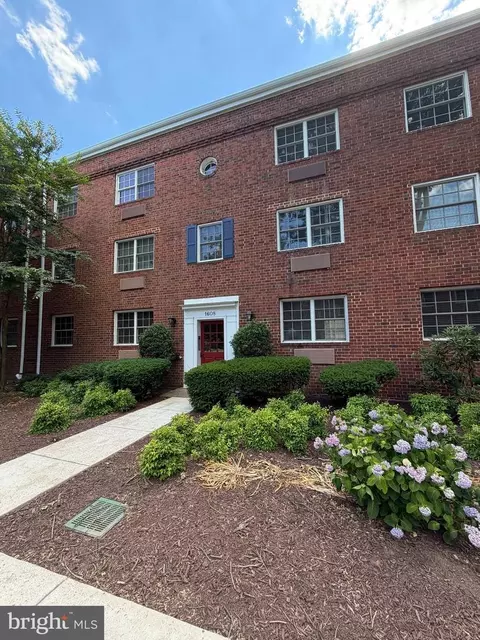 1608 W Abingdon Dr #302, Alexandria, VA 22314