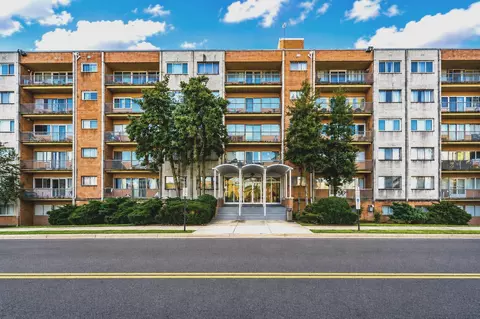 401 N Armistead St #504, Alexandria, VA 22312