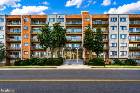 401 N Armistead St #504, Alexandria, VA 22312