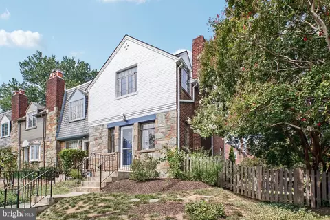 801 Chetworth Pl, Alexandria, VA 22314