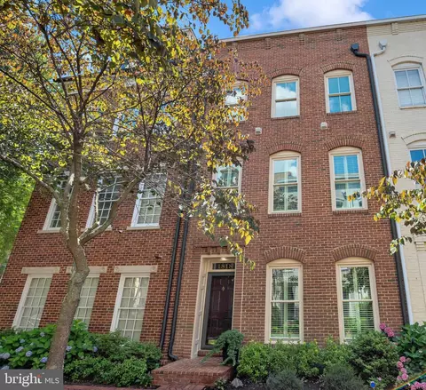 1818 Potomac Greens Dr, Alexandria, VA 22314