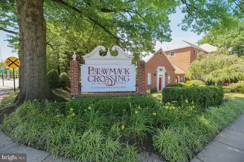 1708 W Abingdon Dr #301, Alexandria, VA 22314