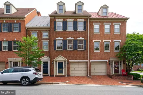 686 S Columbus St, Alexandria, VA 22314