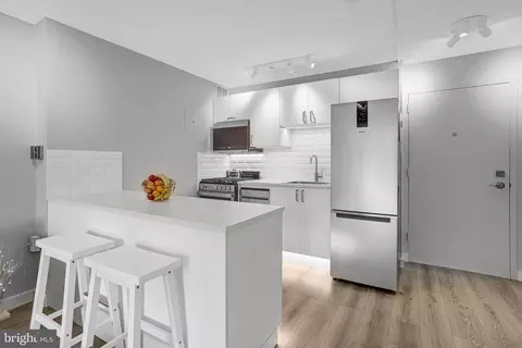 2500 N Van Dorn St #320, Alexandria, VA 22302