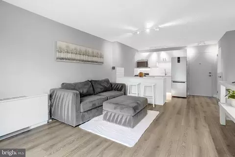 2500 N Van Dorn St #320, Alexandria, VA 22302