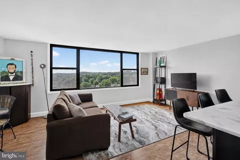 4600 Duke St #913, Alexandria, VA 22304