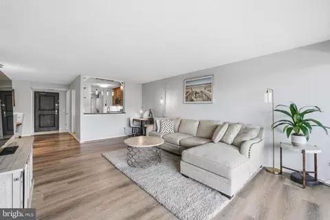 6101 Edsall Rd #1210, Alexandria, VA 22304