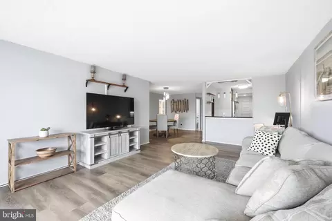 6101 Edsall Rd #1210, Alexandria, VA 22304