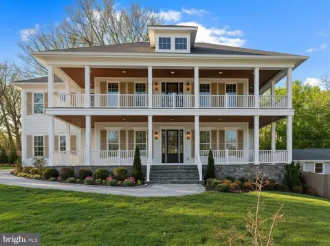 3400 Saylor Pl, Alexandria, VA 22304