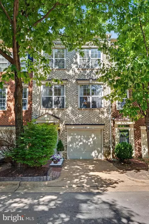 109 Martin Ln, Alexandria, VA 22304