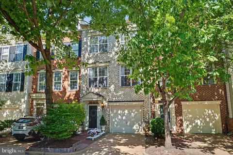 109 Martin Ln, Alexandria, VA 22304