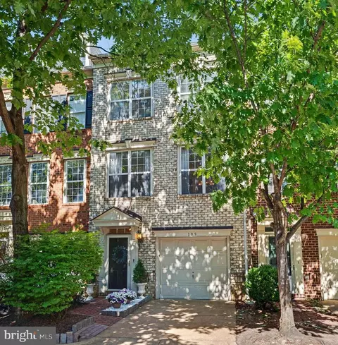 109 Martin Ln, Alexandria, VA 22304