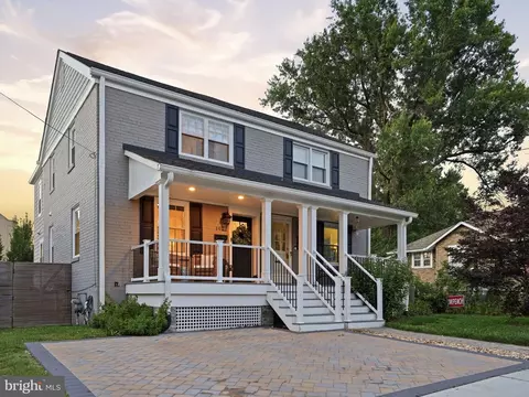 102 E Howell Ave, Alexandria, VA 22301