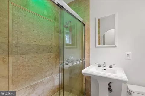 3498 Martha Custis Dr #317, Alexandria, VA 22302