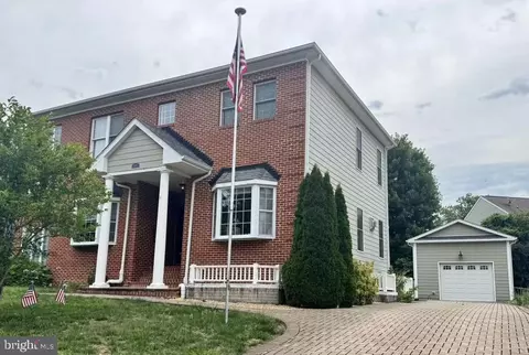 33 Donelson St, Alexandria, VA 22304