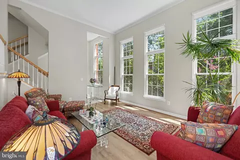 5022 Barbour Dr #B, Alexandria, VA 22304