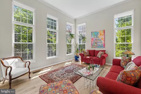 5022 Barbour Dr #B, Alexandria, VA 22304