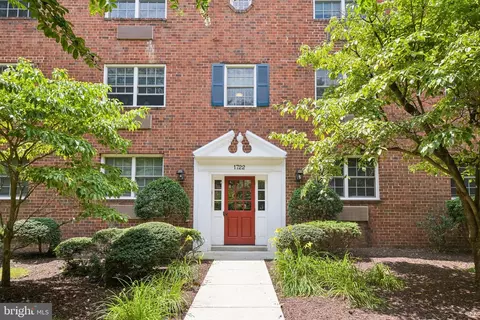 1722 W Abingdon Dr #301, Alexandria, VA 22314