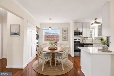1722 W Abingdon Dr #301, Alexandria, VA 22314