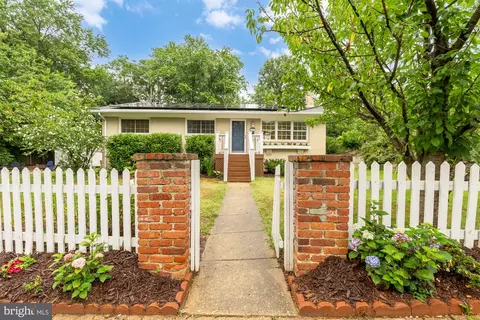 4147 Taney Ave, Alexandria, VA 22304