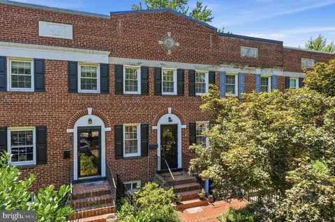 1128 Powhatan St, Alexandria, VA 22314