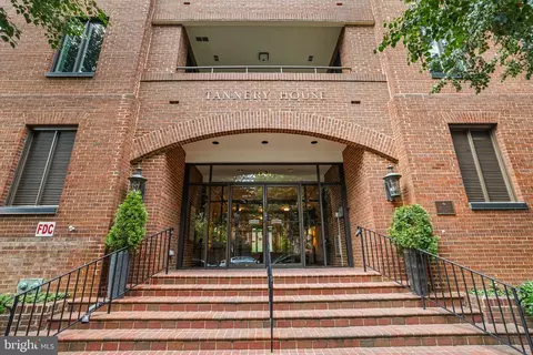 601 Wilkes St #204, Alexandria, VA 22314
