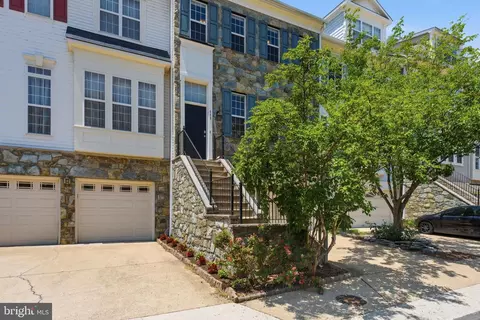 111 Lake Cook Dr, Alexandria, VA 22304