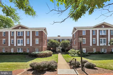 906 S Washington St #207, Alexandria, VA 22314