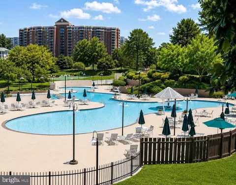 309 Yoakum Pkwy #204, Alexandria, VA 22304
