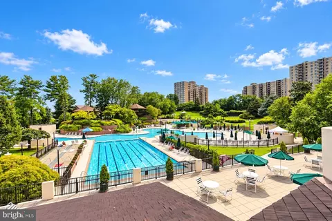 309 Yoakum Pkwy #204, Alexandria, VA 22304