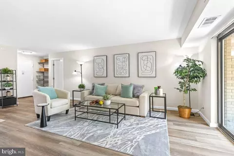 309 Yoakum Pkwy #204, Alexandria, VA 22304