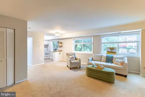 3312 S 28th St #304, Alexandria, VA 22302
