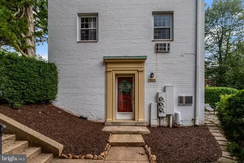3413 Martha Custis Dr, Alexandria, VA 22302