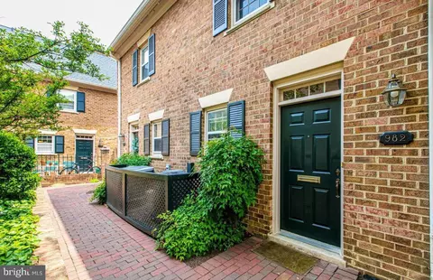 982 N Royal St, Alexandria, VA 22314