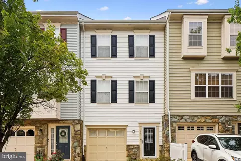 113 Meadows Ln, Alexandria, VA 22304