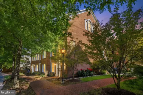 418 Ferdinand Day Dr, Alexandria, VA 22304