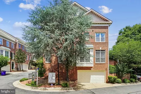 4625 Knight Pl, Alexandria, VA 22311