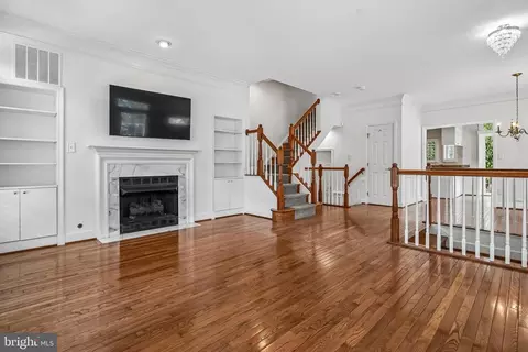 4625 Knight Pl, Alexandria, VA 22311