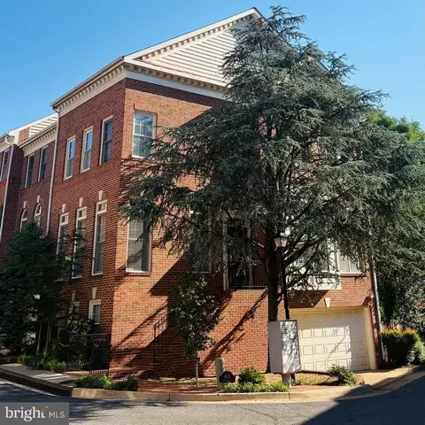 4625 Knight Pl, Alexandria, VA 22311