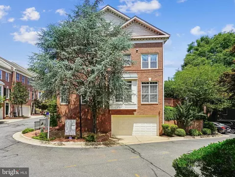 4625 Knight Pl, Alexandria, VA 22311