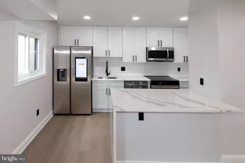 3320 S 28th St #402, Alexandria, VA 22302