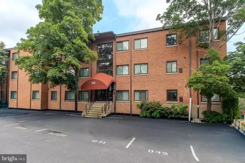 3340 S 28th St #403, Alexandria, VA 22302